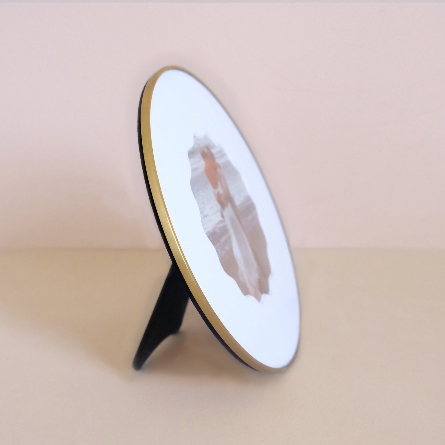 CIRCULAR FRAMED MOUNT