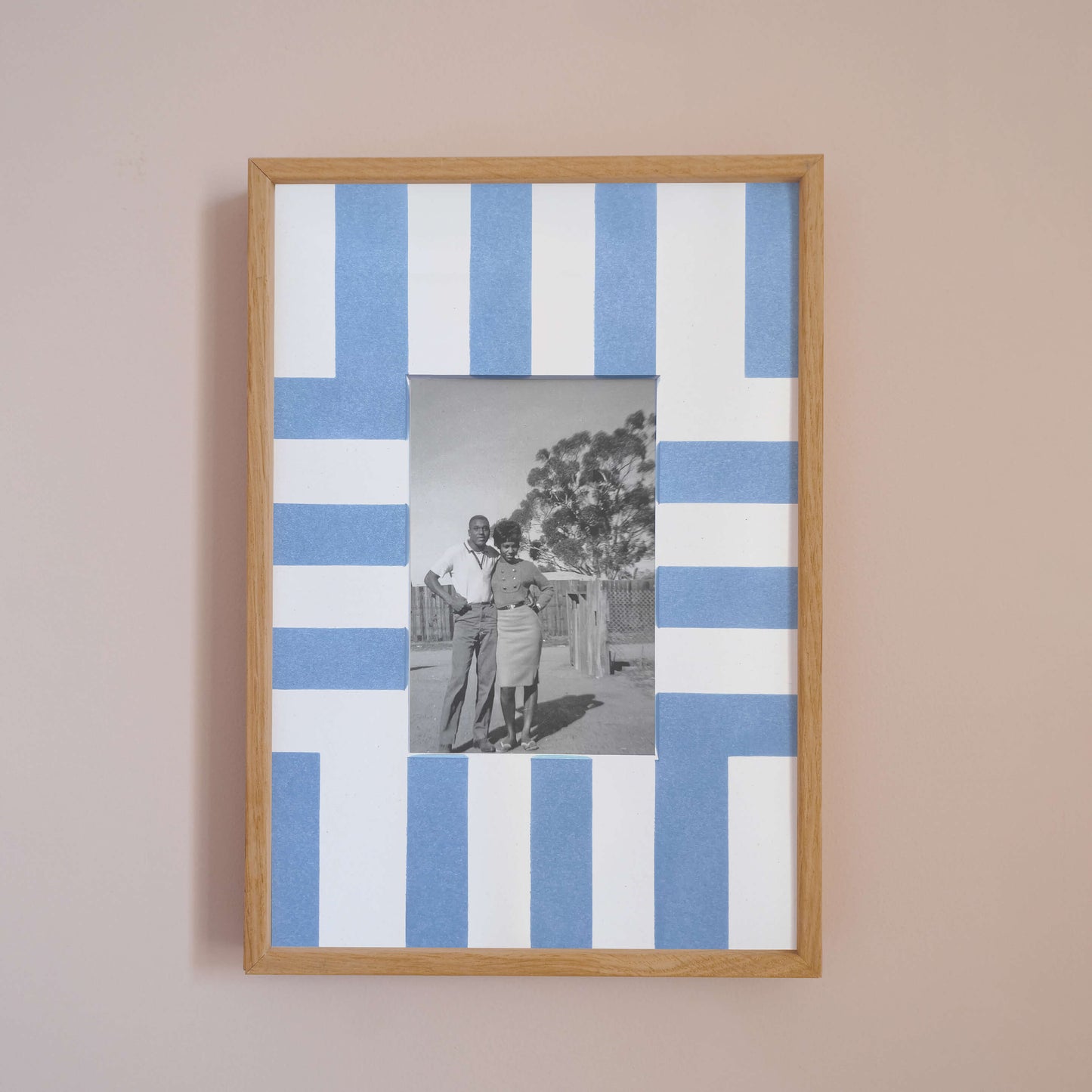 STRIPY PASTEL PHOTO MOUNT 6x4"