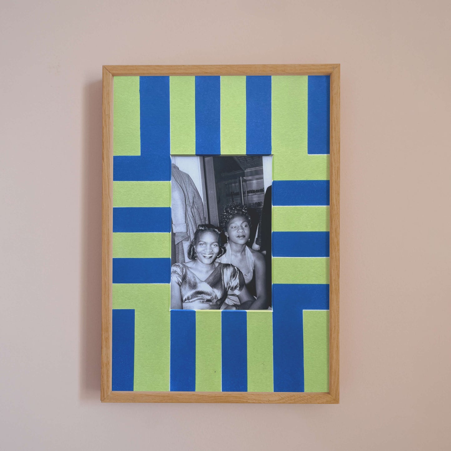 STRIPY PHOTO MOUNT 6x4"