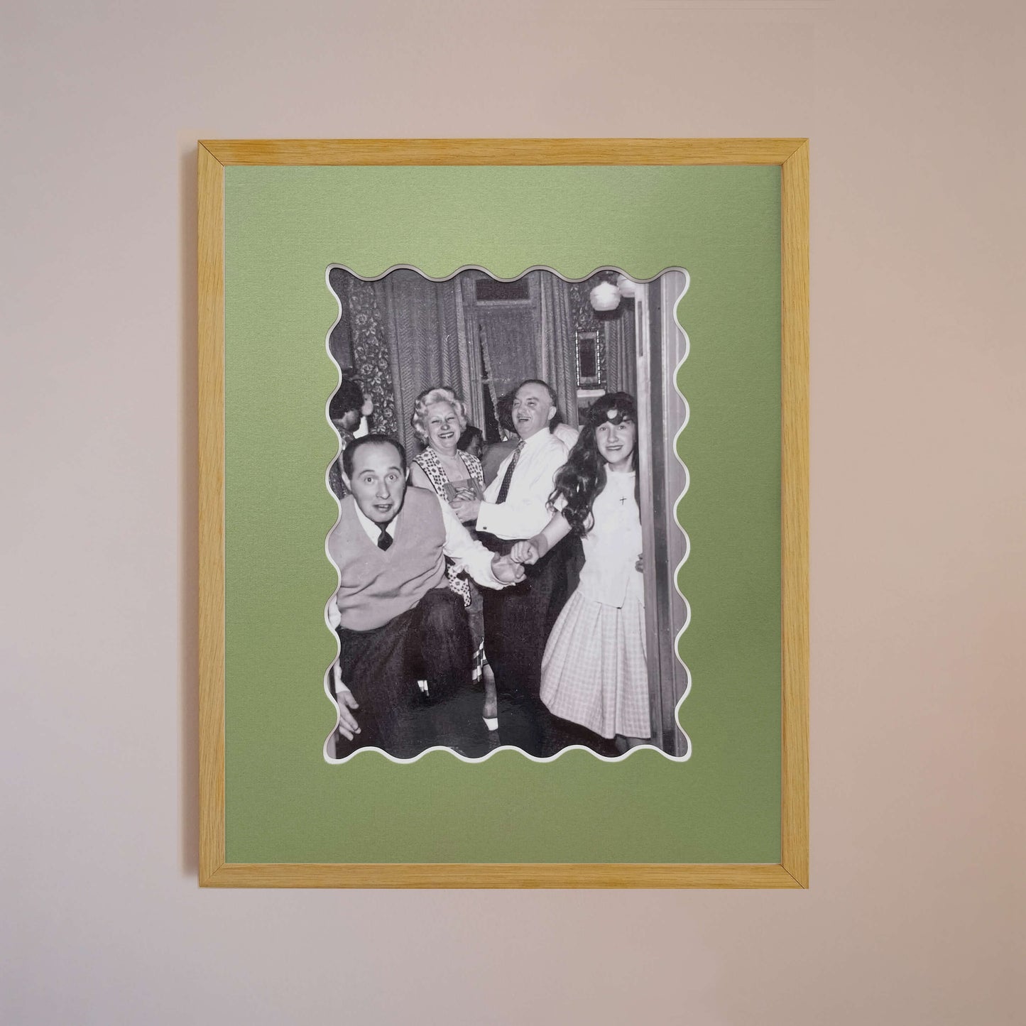 RIC RAC PHOTO MOUNT 8x10"